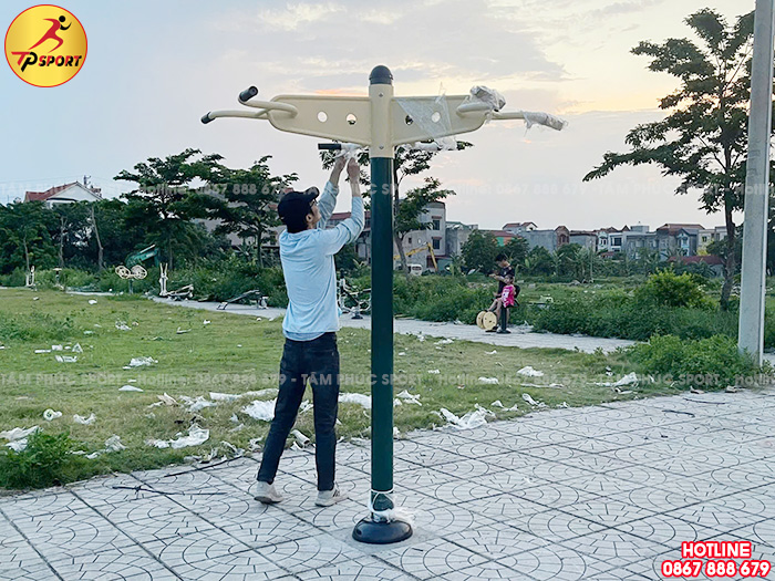 Thiết bị tập xà đơn 3 hướng 1 trụ ngoài trời PT-019