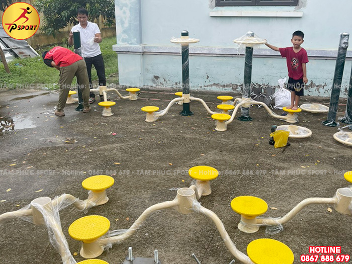 Bàn giao thiết bị thể dục ngoài trời cho nhà văn hóa thôn tại Ngọc Châu, Hưng Yên