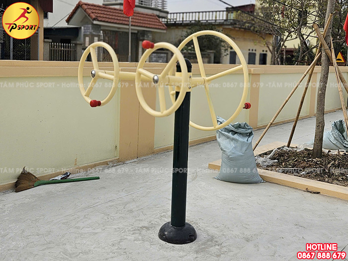 Công trình lắp thiết bị thể dục, đồ chơi ngoài trời cho sân nhà văn hoá tại Thái Bình