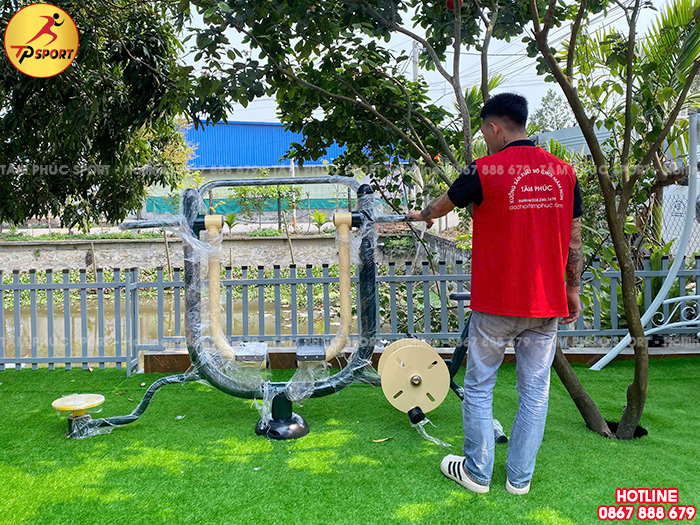 Lắp đặt thiết bị thể dục ngoài trời cho sân vườn gia đình anh Vinh tại Quảng Ninh