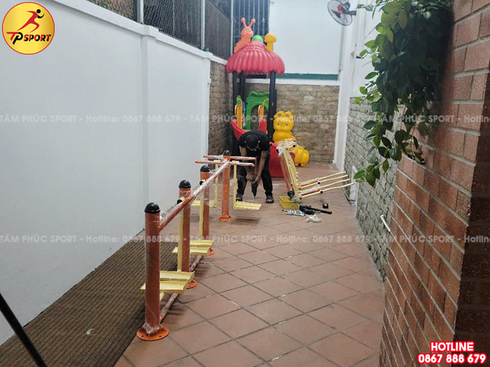 Lắp đặt thiết bị thể dục ngoài trời cho trẻ em cho gia đình anh Hùng tại Hà Nội