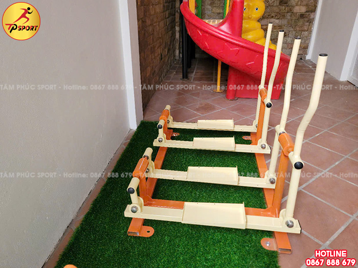 Lắp đặt thiết bị thể dục ngoài trời cho trẻ em cho gia đình anh Hùng tại Hà Nội