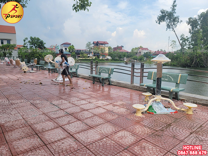 Lắp đặt thiết bị thể dục và đồ chơi trẻ em ngoài trời cho sân cộng đồng tại Hưng Yên