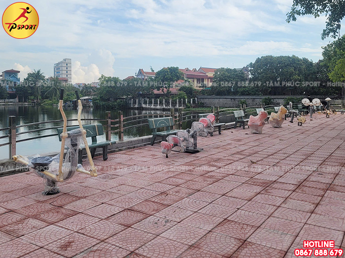 Lắp đặt thiết bị thể dục và đồ chơi trẻ em ngoài trời cho sân cộng đồng tại Hưng Yên