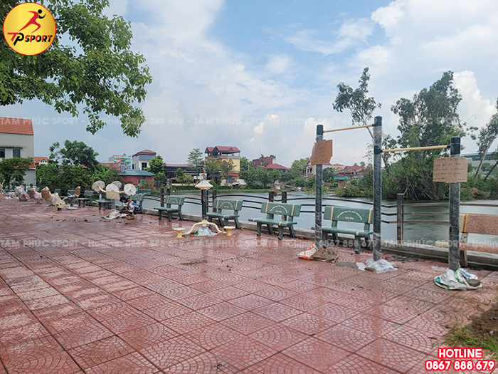 Lắp đặt thiết bị thể dục và đồ chơi trẻ em ngoài trời cho sân cộng đồng tại Hưng Yên