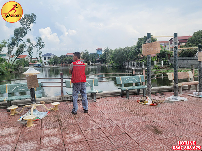 Lắp đặt thiết bị thể dục và đồ chơi trẻ em ngoài trời cho sân cộng đồng tại Hưng Yên