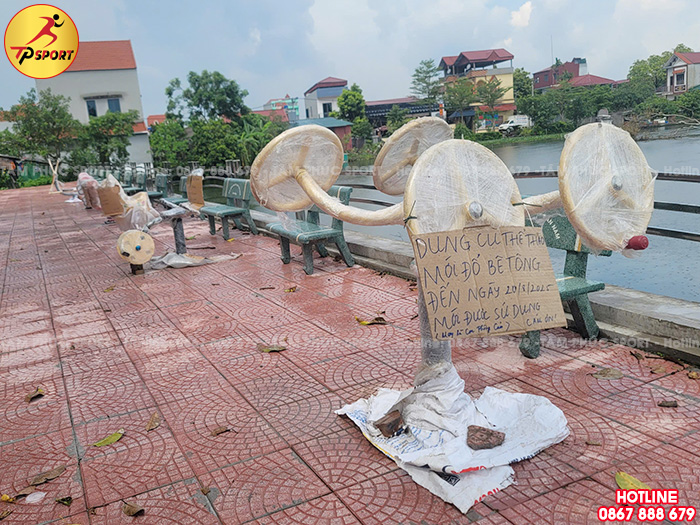 Lắp đặt thiết bị thể dục và đồ chơi trẻ em ngoài trời cho sân cộng đồng tại Hưng Yên