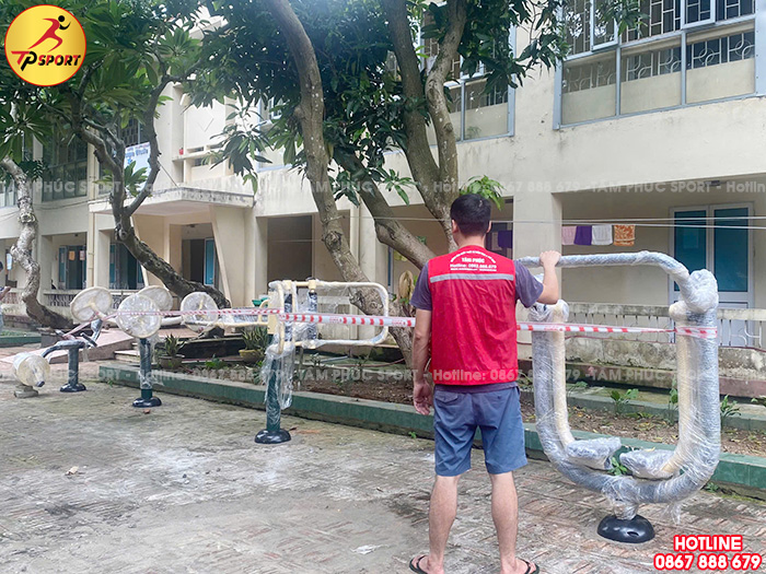 Lắp đặt thiết bị thể dục ngoài trời cho trung tâm điều dưỡng người có công