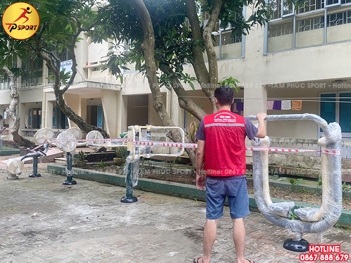 Lắp đặt thiết bị thể dục ngoài trời cho trung tâm điều dưỡng người có công