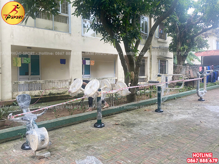 Lắp đặt thiết bị thể dục ngoài trời cho trung tâm điều dưỡng người có công
