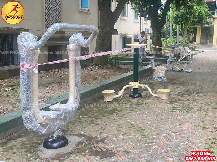 Lắp đặt thiết bị thể dục ngoài trời cho trung tâm điều dưỡng người có công