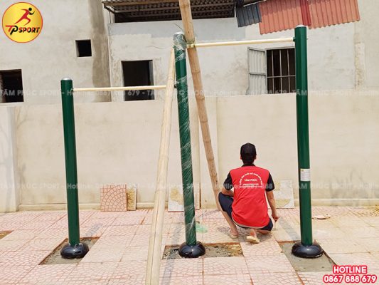 Hướng dẫn tập luyện với thiết bị xà đơn 2 bậc ngoài trời đúng cách