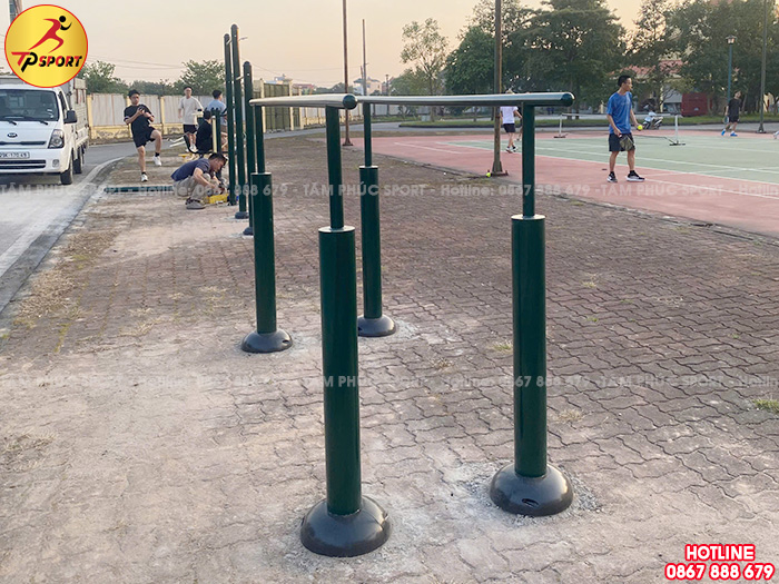 Hướng dẫn tập luyện với thiết bị xà kép ngoài trời đúng cách an toàn hiệu quả