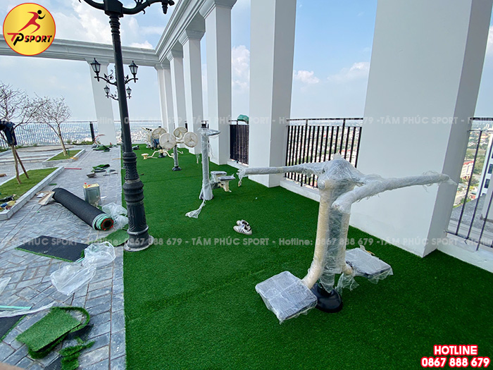 Công trình lắp máy thể dục ngoài trời trên nóc toà nhà chung cư tại Hà Nội