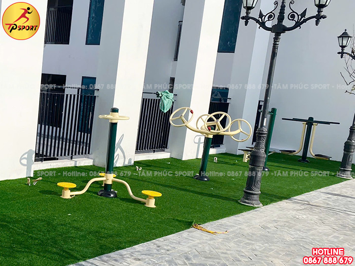 Công trình lắp máy thể dục ngoài trời trên nóc toà nhà chung cư tại Hà Nội