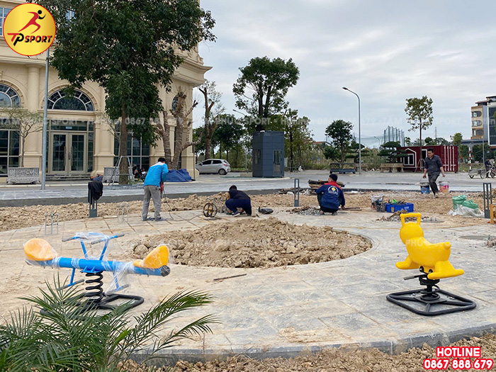 Công trình lắp đặt đồ chơi và thiết bị thể dục ngoài trời cho công viên tại Vĩnh Phúc