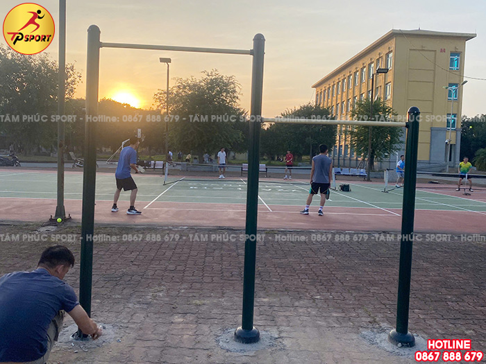 Lợi ích của xà đơn công viên đối với nam giới trung niên