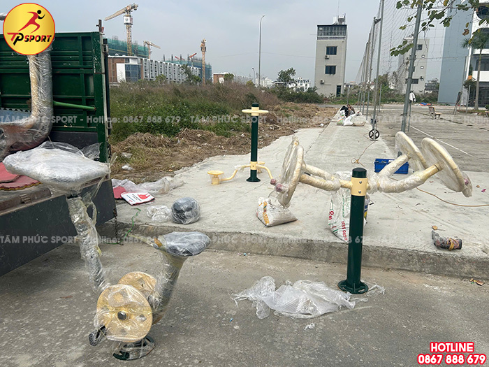 Lắp đặt máy tập thể dục ngoài trời cho sân thể thao khu tập thể tại Hải Phòng