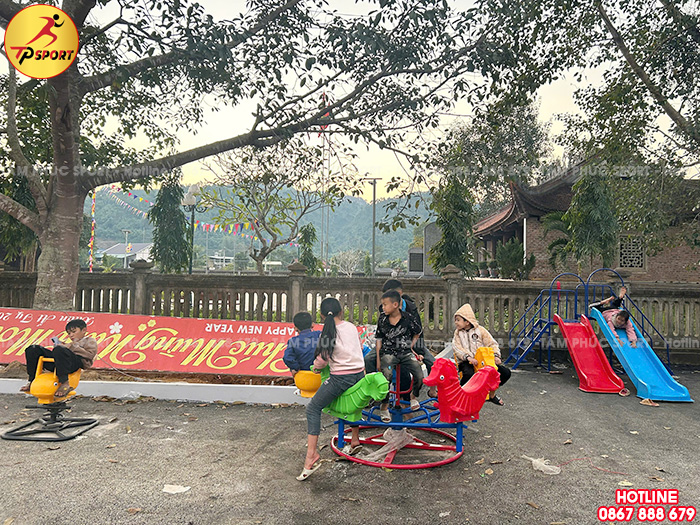 Lắp đặt máy tập thể dục và đồ chơi ngoài trời trẻ em cho sân nhà văn hoá thôn tại Thái Nguyên