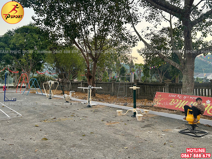 Lắp đặt máy tập thể dục và đồ chơi ngoài trời trẻ em cho sân nhà văn hoá thôn tại Thái Nguyên