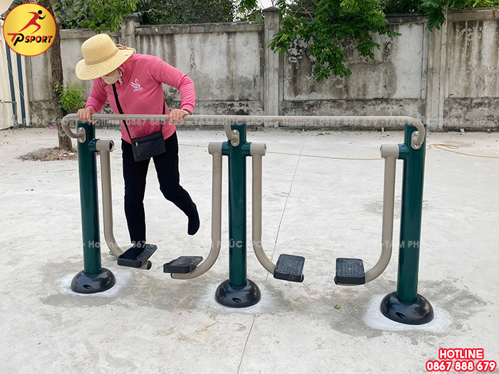 Thiết bị đi bộ trên không đôi ngoài trời lắp đặt tại công trình