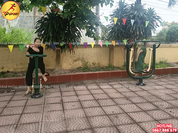 Thiết bị đạp xe tại chỗ và đi bộ trên không phù hợp với người trung tuổi, cao tuổi
